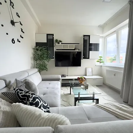 Rentero Modern Hideaway شقة