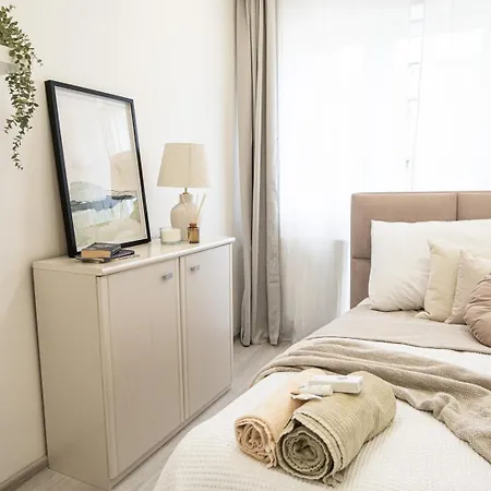 Rentero Modern Hideaway *